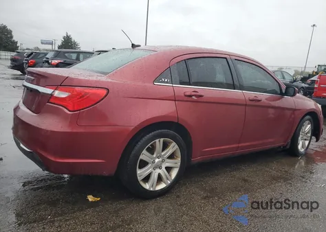 2013 Chrysler 200 Lx z USA, uszkodzony, nr VIN 1C3CCBAB6DN640825